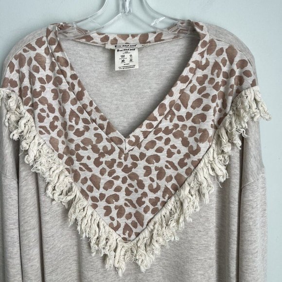 Three Bird Nest Giraffe Print Fringed V-Neck Sweater - Picture 4 of 6